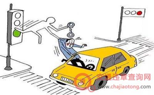 左转弯闯红灯拍照原理
