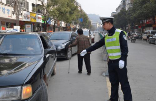 本地车在外地违停怎么处理