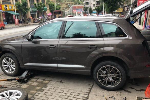 奥迪q7改装轮毂图片,Q7改装轮毂