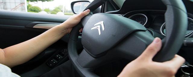 汽车打方向盘的正确方法,奥迪车方向盘转动有吱吱响声