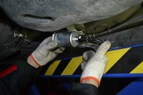 内置燃油滤清器更换教程,燃油滤清器的更换步骤及方法