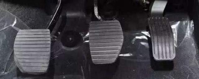 先离合后刹车对车有影响吗,先离合后刹车是大忌