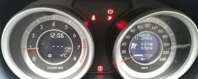 雪弗兰汽车tc黄灯亮是什么意思,车tc亮黄灯是啥意思