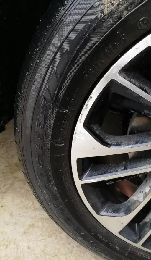 汽车轮毂内侧刮伤了怎么办,前轮毂刮伤怎么造成的