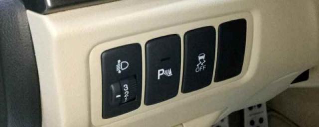 本田cruisemain开关在哪里(本田飞度刹车灯开关怎么换)