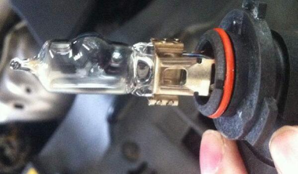 车灯为什么会经常烧掉,为什么车灯容易烧坏