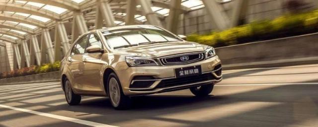 保险杠下方黑色的塑料板叫什么,保险杠旁边的黑塑料叫什么