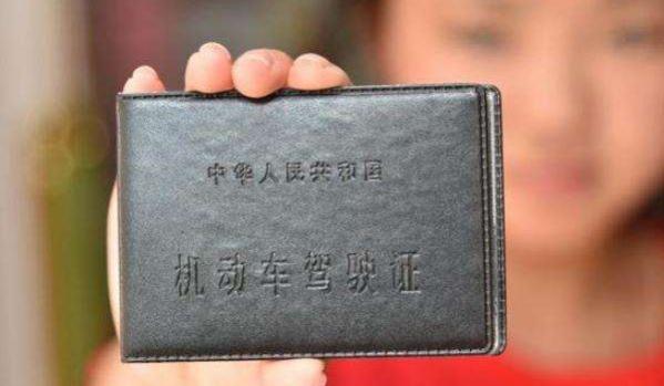 驾驶证事故未处理可以换证吗,驾驶证到期没换证出交通事故怎么办