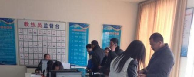 科二补考费是驾校交还是自己交,科目三补考费是驾校交还是自己交