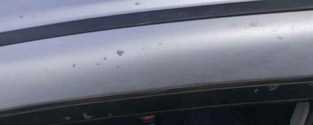 建筑墙面漆飘到了车上怎么办可以报警吗,建筑墙面漆飘到了车上怎么办上哪里找施工方