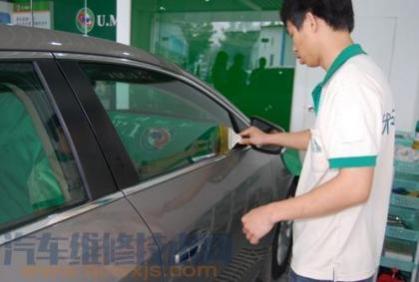 贴汽车膜用什么水,贴车膜喷的水是什么水