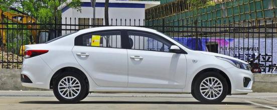 起亚k2雨刮喷水嘴怎么拆,起亚k2雨刮器更换教程