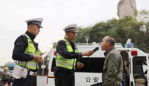 驾驶证由什么组成,机动车驾驶证分为