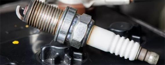 火花塞被油淹怎么处理发动机亮黄灯车还能开吗,火花塞被油淹了正确处理方法