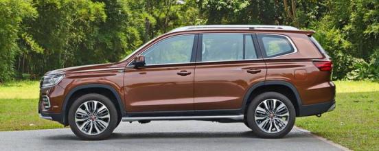 车牌的六角螺母装在哪的,车牌螺丝的螺母安装在哪里