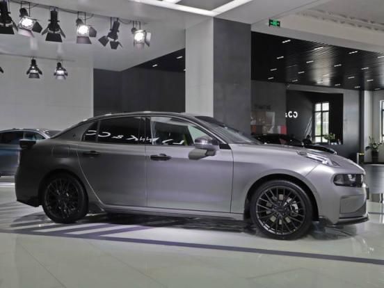 领克03雾灯在哪里开?,领克03雾灯开启后是什么样子