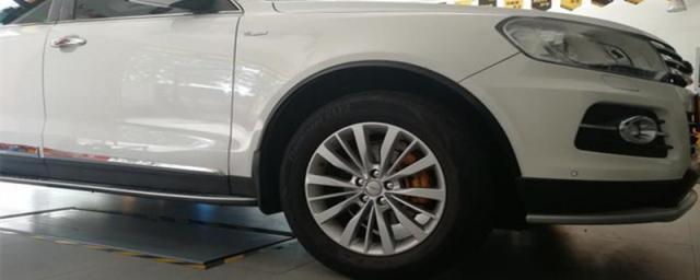 车右前轮有刮铁的响,开几分钟就好了,车右前轮有刮铁的响往右打方向就不响声