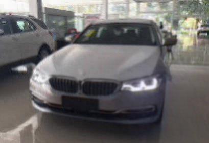 宝马5系怎么挂倒档(宝马5系一年需要多少钱)