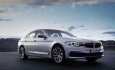 宝马5系黑色还是白色好(宝马5系遥控钥匙功能有哪些)