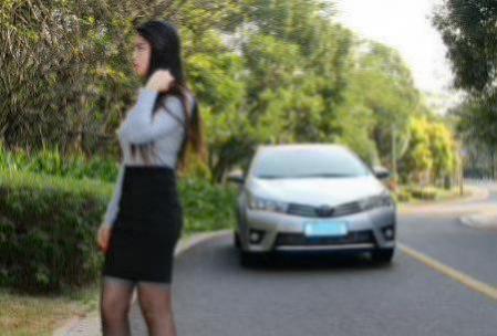宝马3系和奔驰c级怎么选择(女生应该选择哪些家用车)
