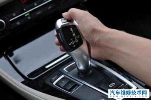 直接从p档开到D挡给油就走,会伤车吗?,开车过程中挂了p档