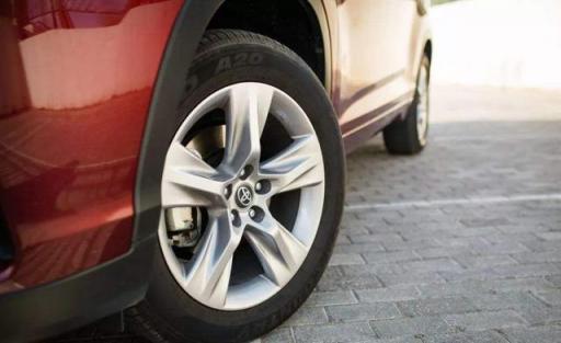 新车胎压是不是都高,为什么新买的车胎压比较高