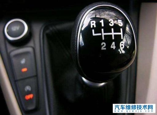 手动挡的车，高挡位低转速省不省油？对发动机和变速箱有没有损害？