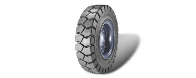 700的轮胎打几个气压,700轮胎拉10吨