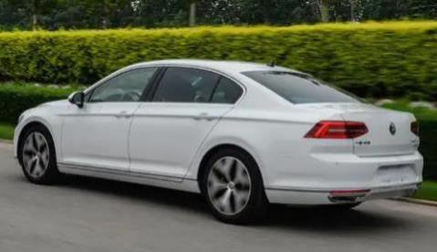 迈腾怎么样懂车的讲(迈腾280和330有什么区别)