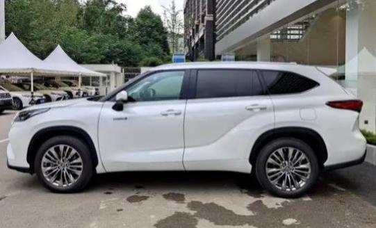 汉兰达是前轮驱动还是后轮驱动(汉兰达后备箱)