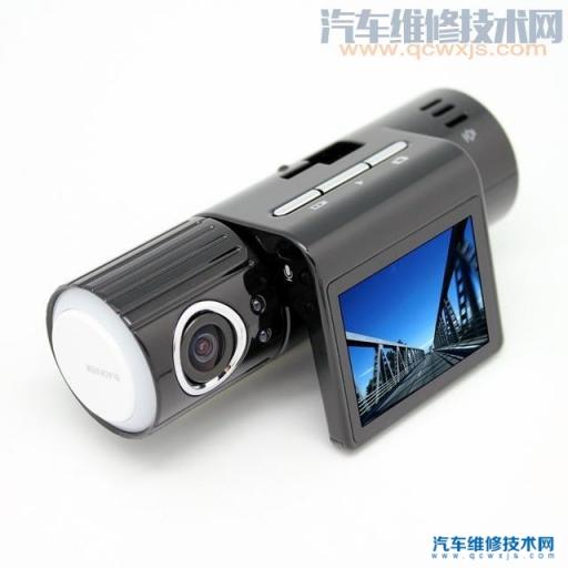 行车记录仪一开就干扰收音机，换新款也不行，4S店也解决不了怎么办？