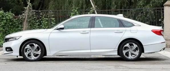 雅阁最低配有哪些配置(雅阁配置有哪些)