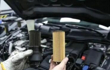 全合成机油一年了才五千公里要换吗,全合成机油15000公里换可以不