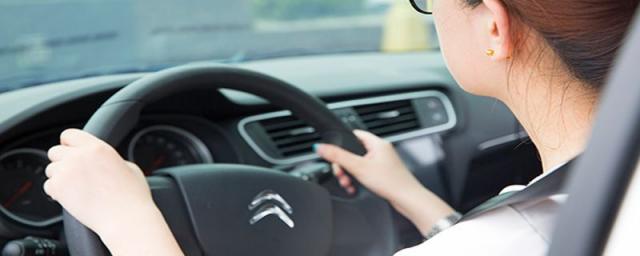 左倒车入库方向盘怎么打详细介绍,倒车方向盘如何打