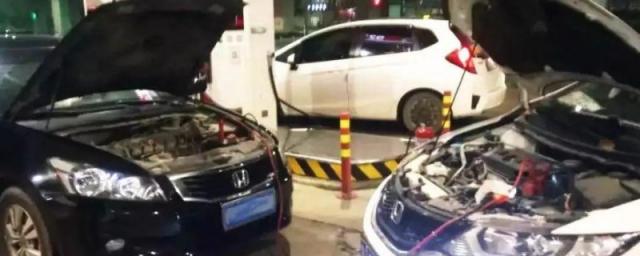 小车冬天早上打不着火(速腾车冬天打不着火显示屏上有油壶滴油的画面，打着火后图案消失，这是怎么回事？)