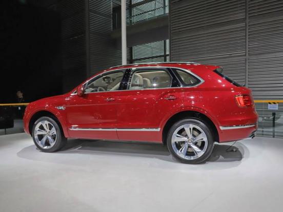 自动挡超车会自动降档吗