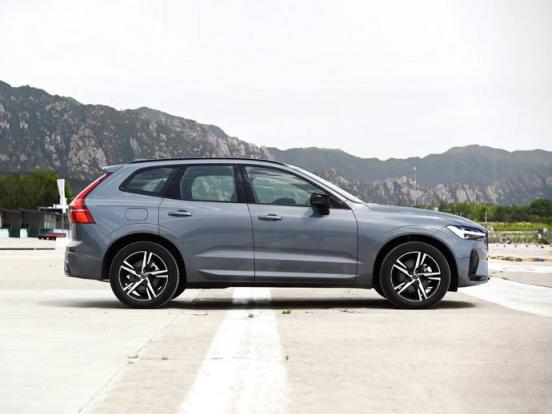 吉利博越双离合是干式还是湿式(博越pro双离合顿挫是什么原因？)