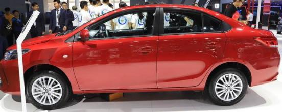 汽车胎压监测怎么看是多少(汽车轮胎怎么看正反面)