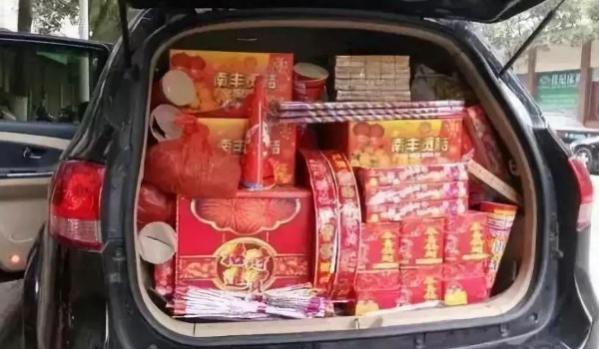 后备箱一般放什么东西,汽车后备箱应该放哪些必需品