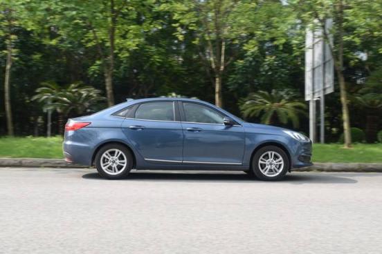 红旗hs5油箱多少升(红旗h7油箱多大)