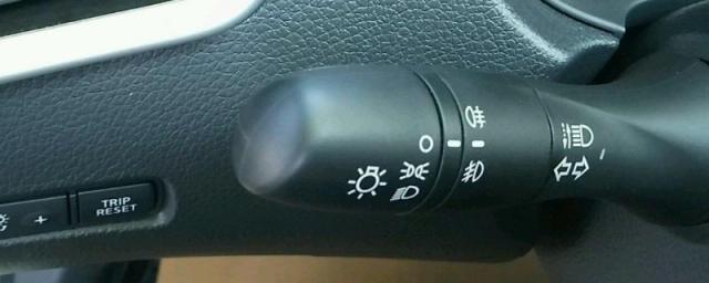 日产奇骏雾灯怎么开(奇骏雾灯开关在哪里)