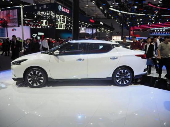 奔驰s320用了什么发动机,奔驰s63是v12发动机吗