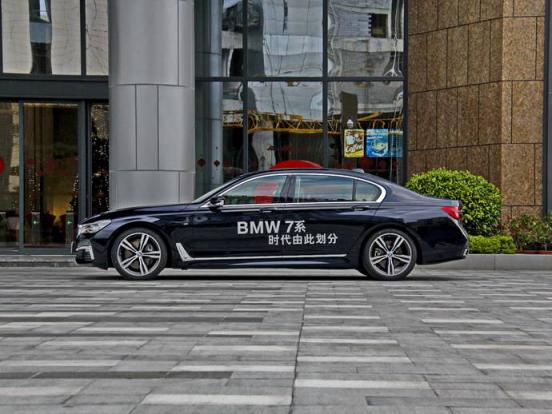 小型客车报废年限(摩托车过了报废年限会自动注销吗)