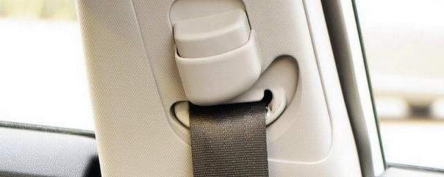 安全带进去了拽不出来了(安全带收缩器异响有没有好的解决办法)