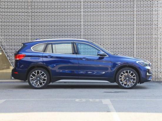 新能源车车顶加太阳能板(新能源汽车能在车顶装太阳能板吗？)