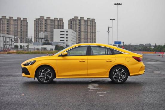 新车磨合期发动机抖动是怎么回事(新车磨合期发动机抖动)