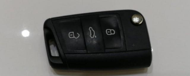 大众凌渡230油耗是多少(大众凌渡钥匙电池什么型号)