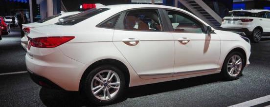 奔驰gls400后排座椅怎么拉起,奔驰e级颠簸时后排异响