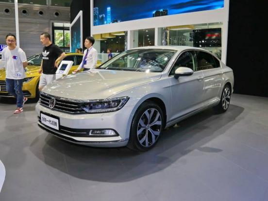 奔驰c200底盘漏机油的原因是什么？(底盘磕坏漏机油处理方法)