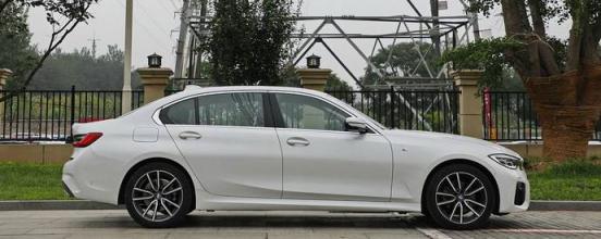 侧方向方向盘怎么打?(倒车有打方向盘的技巧吗?)